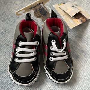Rugged Bear Brand New Kids Shoes. Size 3. 6-9 months.